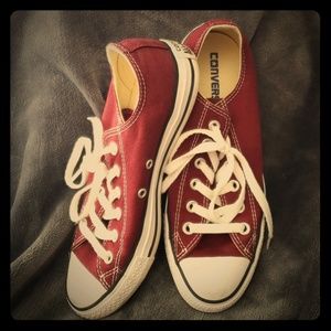 Maroon converse